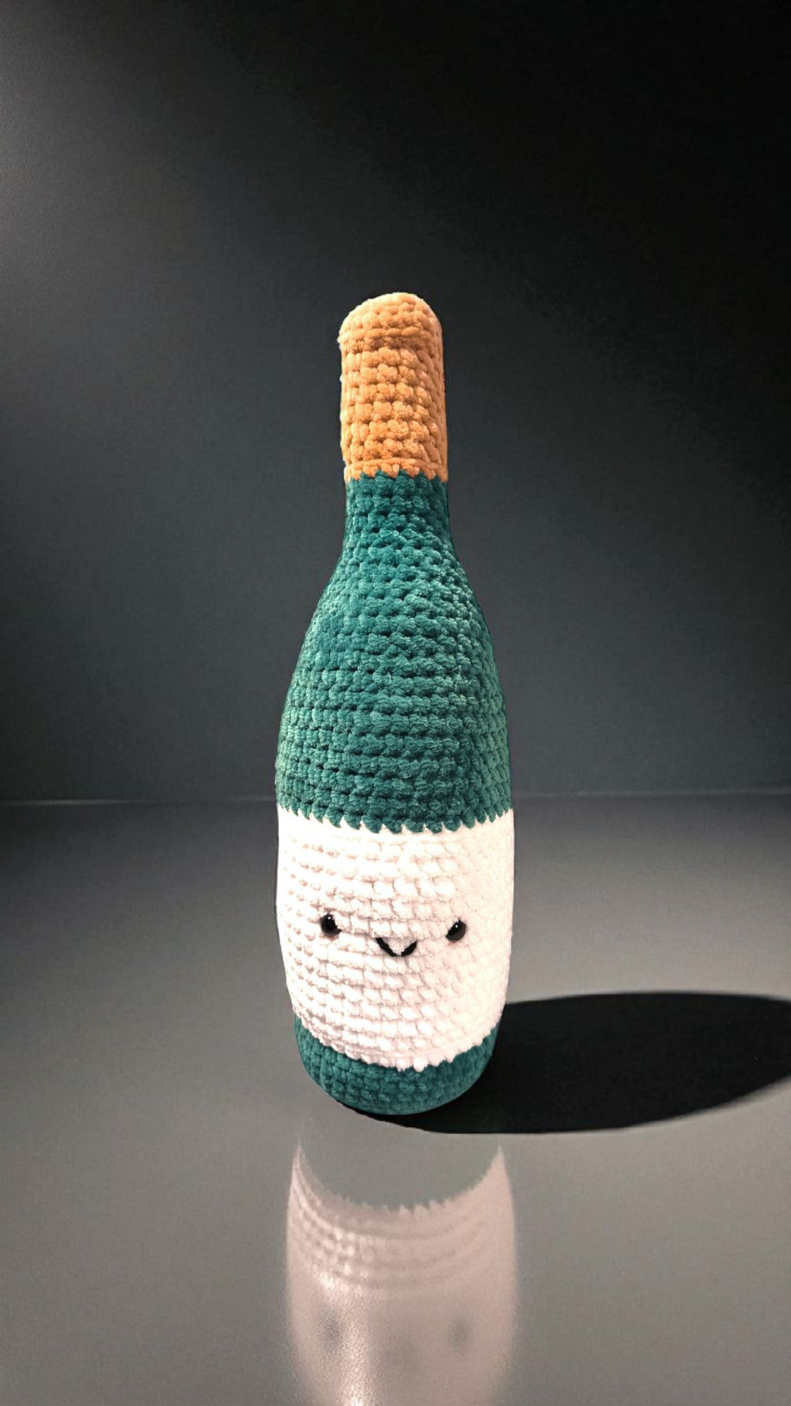 Bouteille vin crochet fait main | Déco cuisine rigolote | Cadeau original amoureux vin | Peluche kawaii