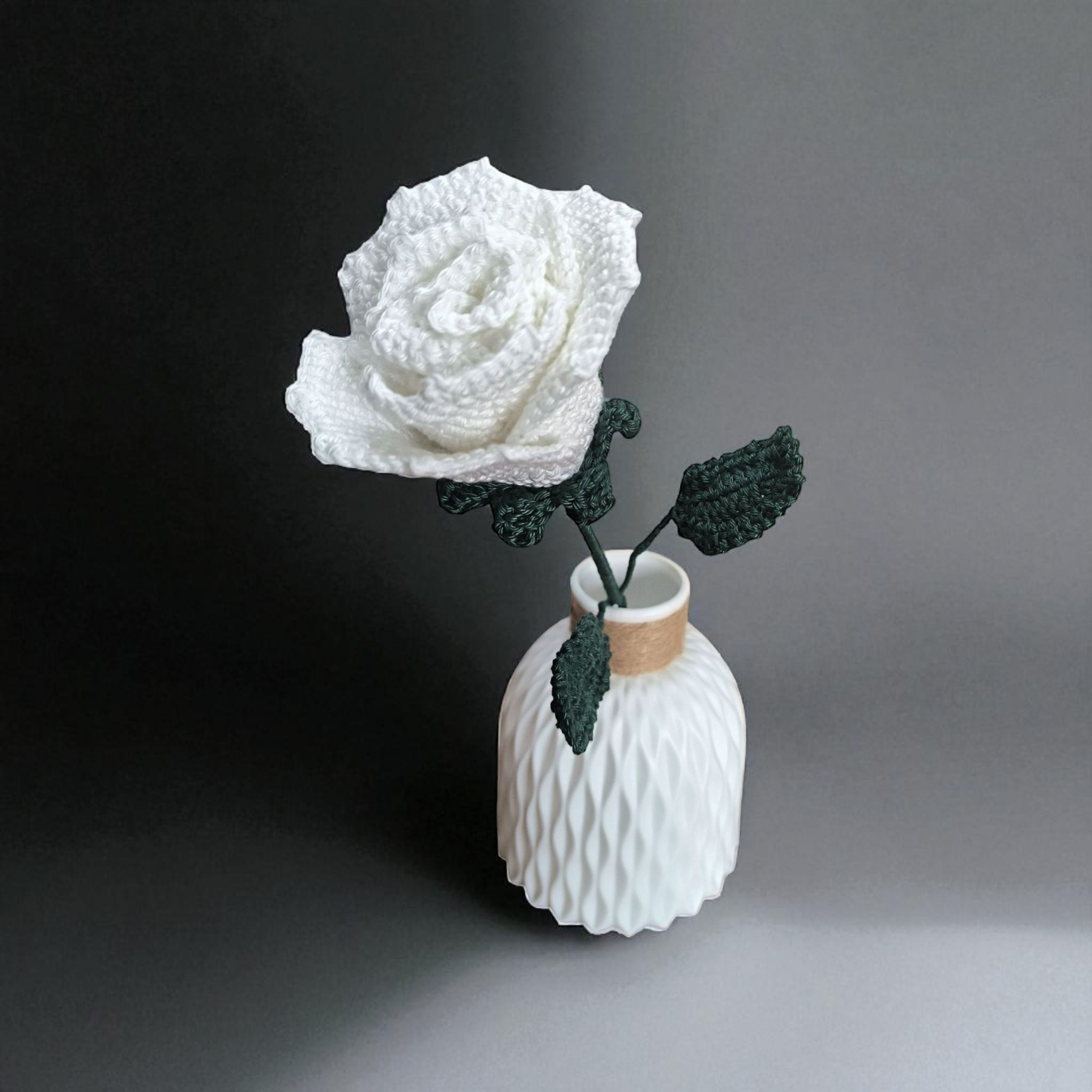 Rose au Crochet 🖤 Fait Main avec Finesse | Fleur Éternelle Décorative