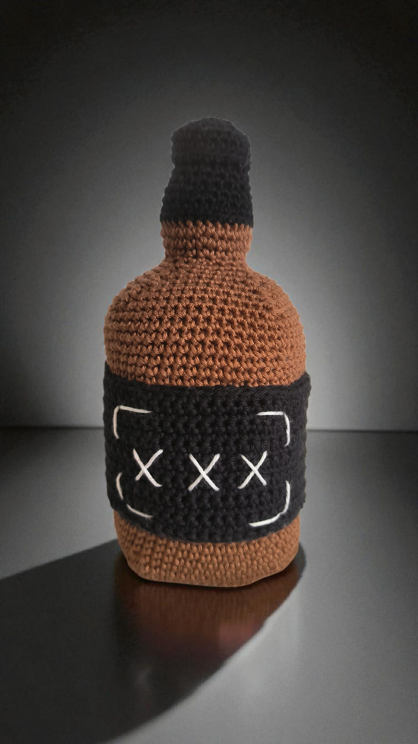 Bouteille de Whisky au Crochet 🖤 Décoration Artisanale & Cadeau Unique